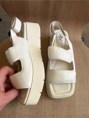 Women’s OTT leather platform sandals been worn one time